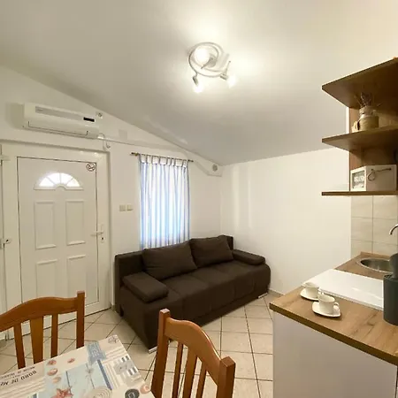 Apartman Lucmar *