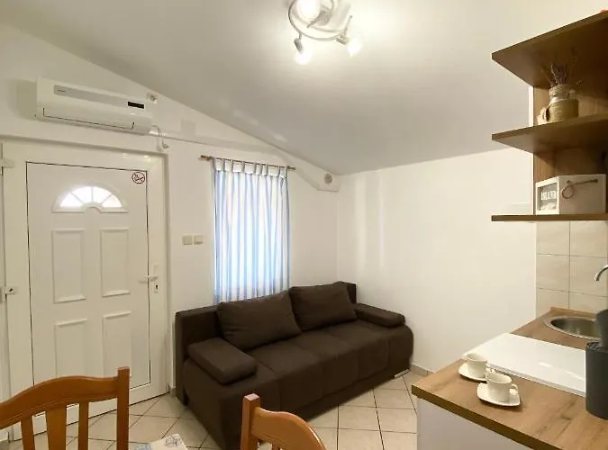 Apartman Lucmar *